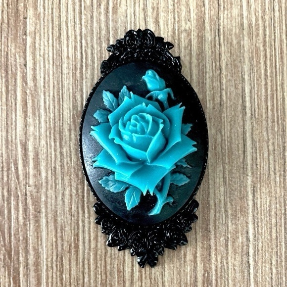 Victorian Style Black and Teal Rose Cameo Brooch NWT - Picture 2 of 4